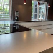 Stålbordplade med indbygget induction